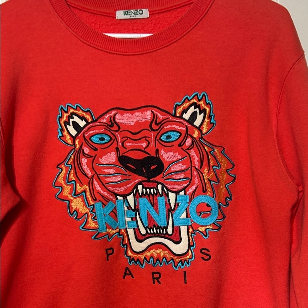 Fashion Vibrant Red Sweatshirt with Tiger Motif - Picture 2 of 2